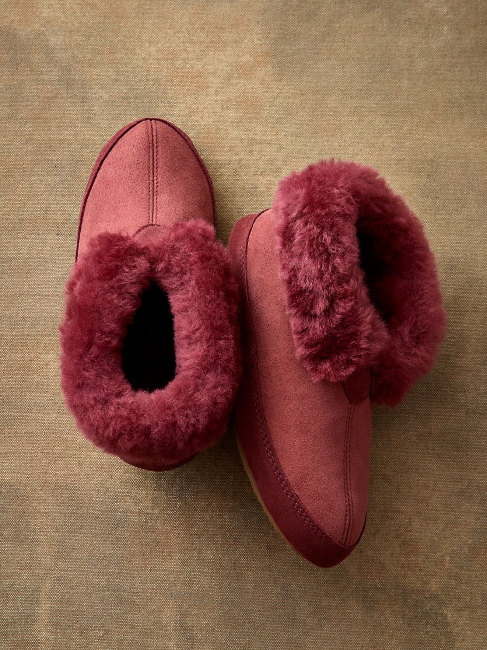 Overland Burgundy Women’s Shearling-Lined Slip-On Boots slippers 8 black cherry